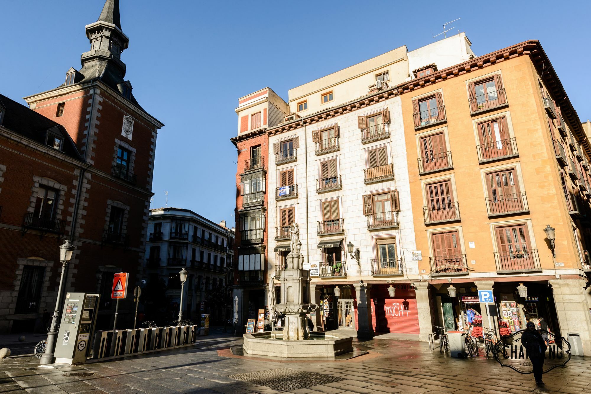 Charming Madrid Plaza Apartment Exterior photo
